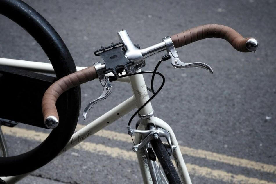 bullhorn bicycle handlebars on city urban street