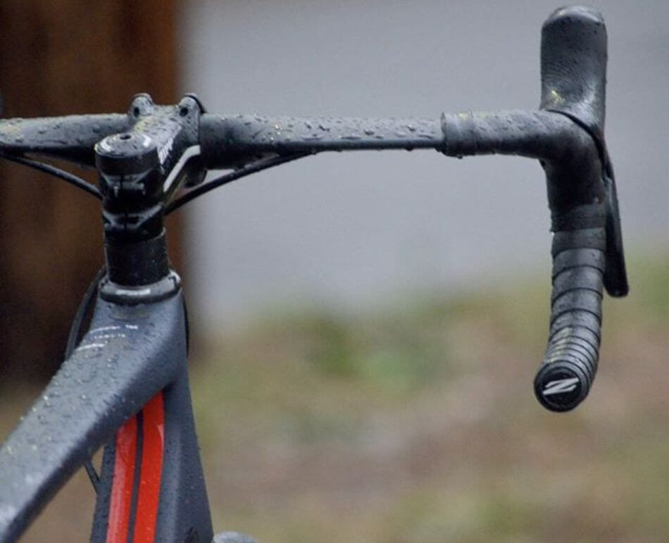 drop road bicycle handlebars in the rain