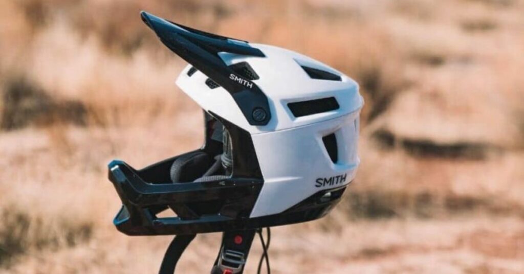 Smith Mainline helmet on a bike in the dirt 1