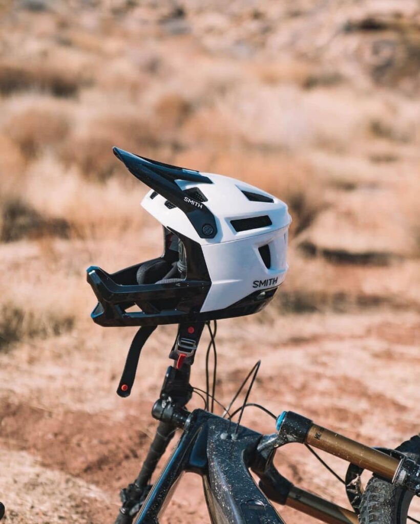Smith Mainline helmet on a bike in the dirt